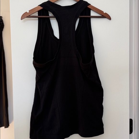 Athleta seamless tank top in black, size large - Picture 4 of 4